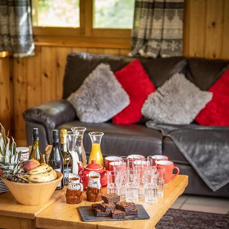 Chalet Himalaya , 10 Person Chalet With 5 Ensuite Bedrooms And Outdoor Jacuzzi In Meribel Centre Экстерьер фото