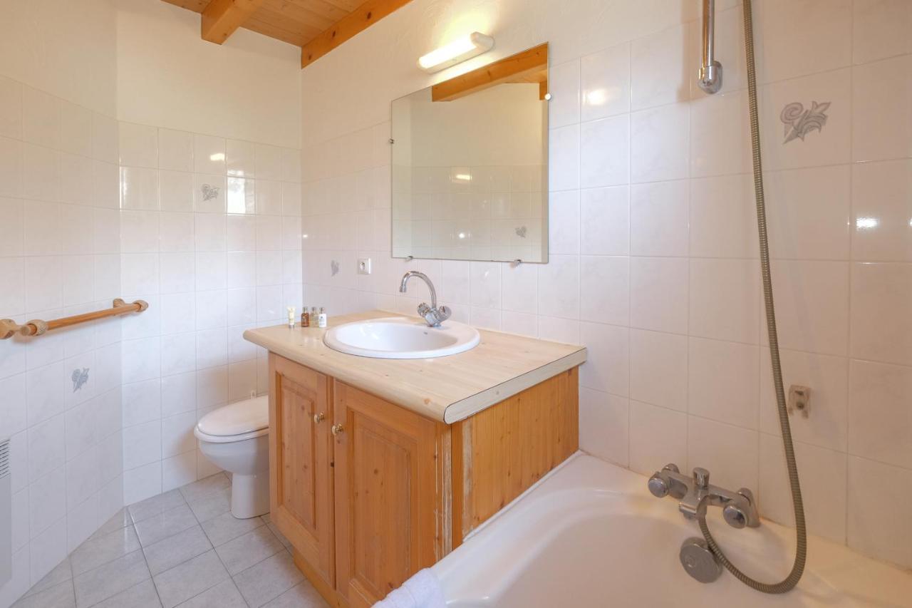 Chalet Himalaya , 10 Person Chalet With 5 Ensuite Bedrooms And Outdoor Jacuzzi In Meribel Centre Экстерьер фото
